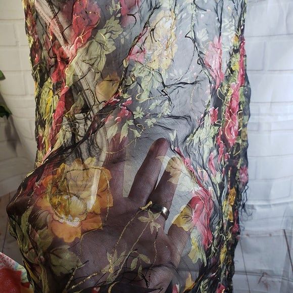 Vintage Beautiful Boho Red Rose Sheer Black Fringe Scarf Rayon Womens 40x37 - Picture 7 of 10